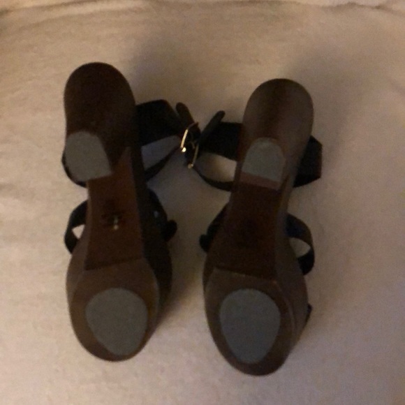 Shoes 👠 - Picture 3 of 5